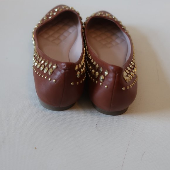 VINCE CAMUTO BROWN STUDDED "TANYA" FLAT 7.5 * - Picture 4 of 5